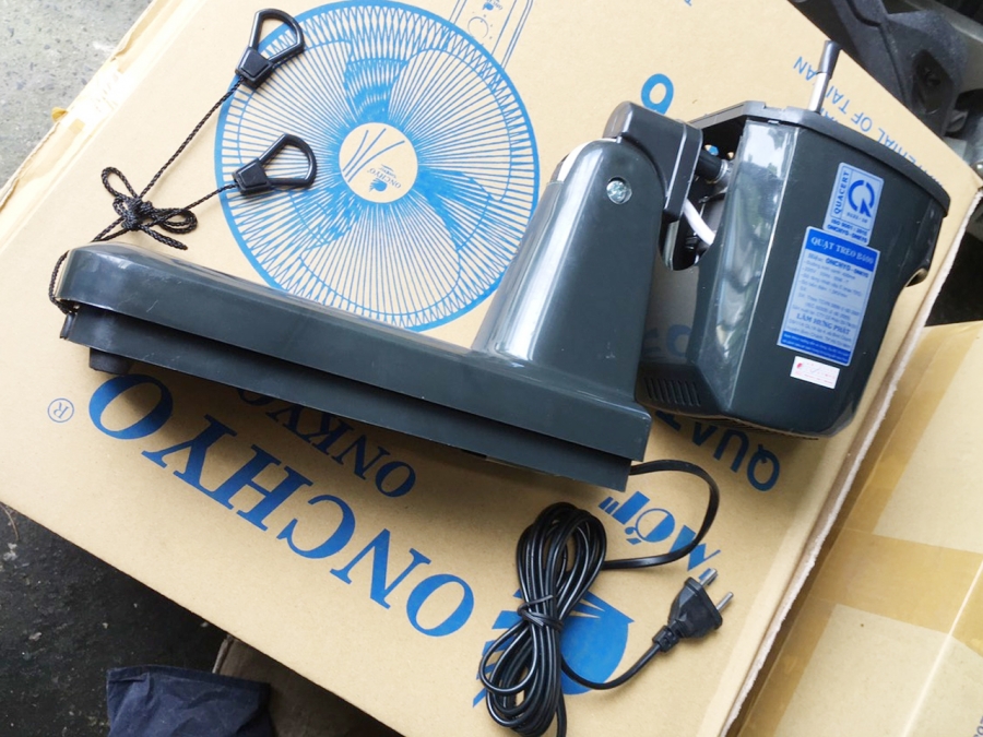 Quạt treo tường Onchyo 2 dây B400