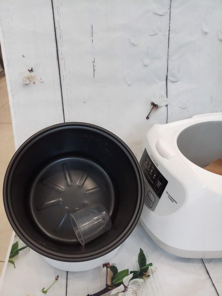 Nồi cơm điện Hitachi RZ-ZH18Y