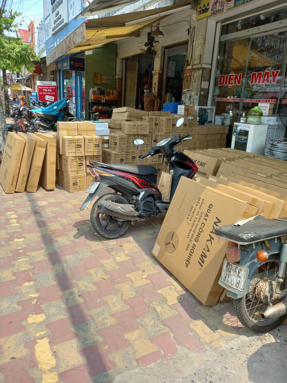 Quạt đứng công nghiệp Nakami NA75A