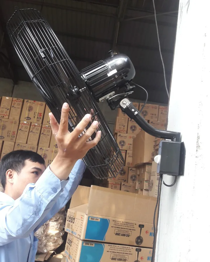 Quạt treo công nghiệp ChingHai W28-3Đ