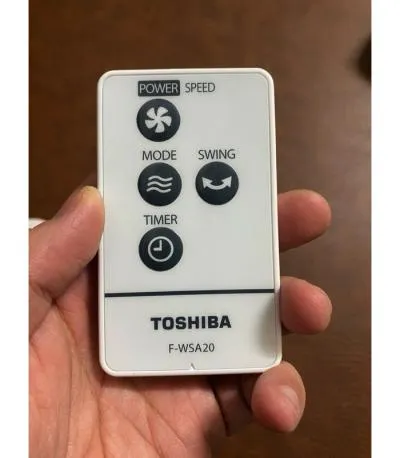 Quạt treo tường Toshiba F-WSA20(H)VN