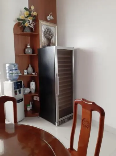 Tủ ướp rượu Kadeka KN168EW