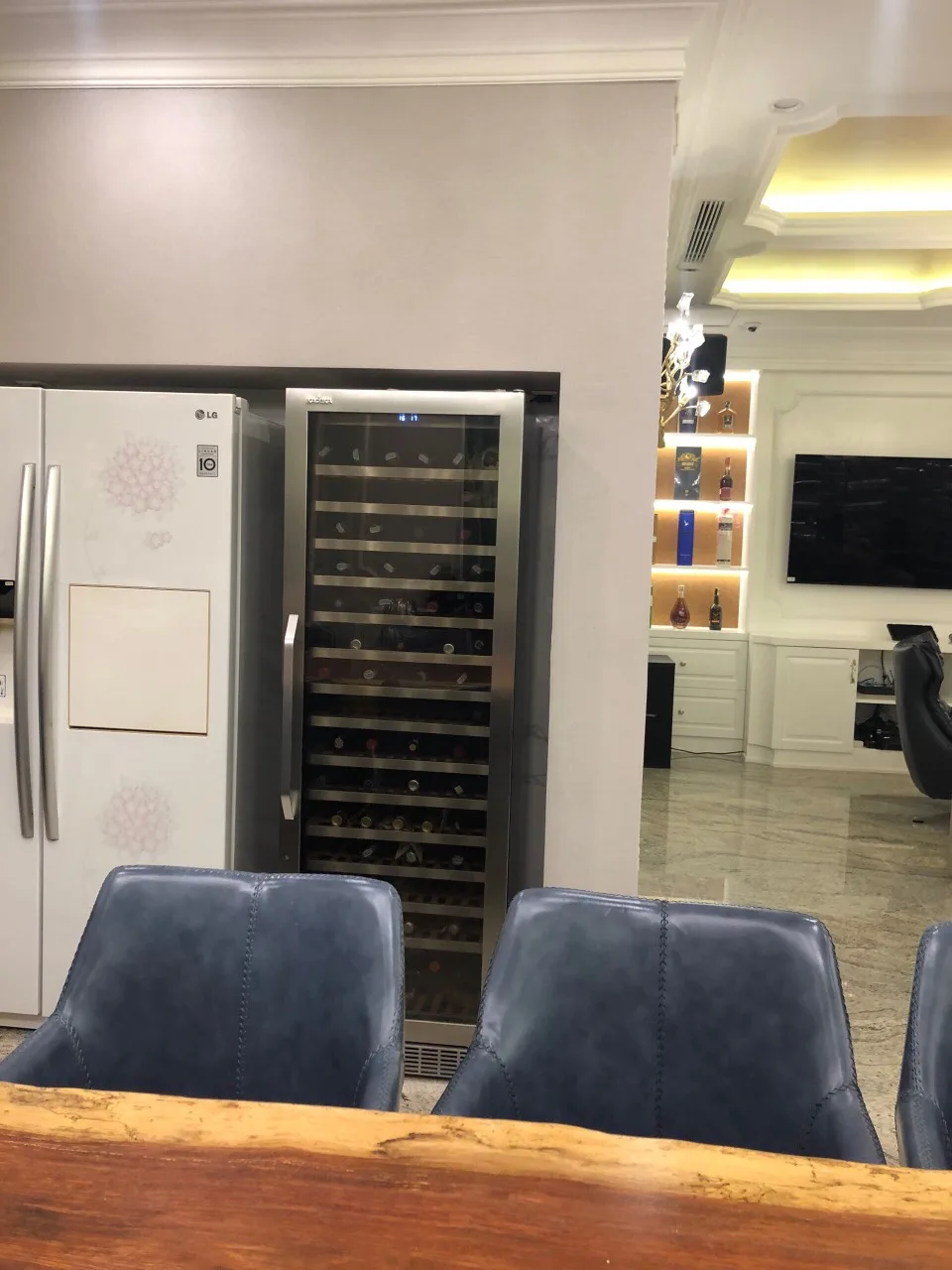 Tủ ướp rượu Kadeka KN168EW